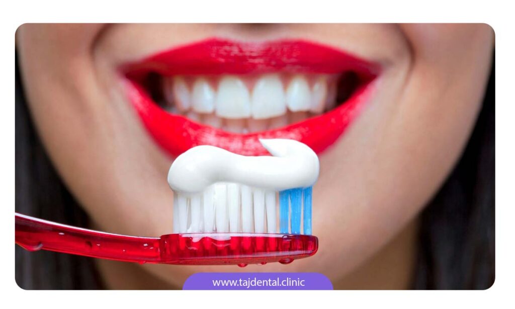 تصویر مسواک و خمیر دندان مناسب برای دندان های لمینت شده